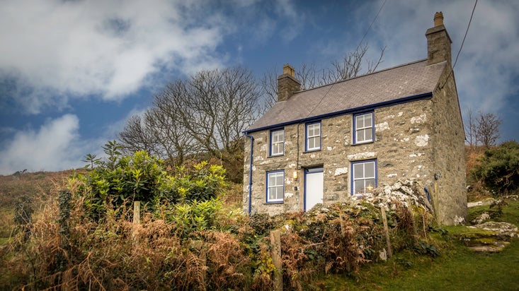 The exterior of Pant Rhiw Cottage, Gwynedd